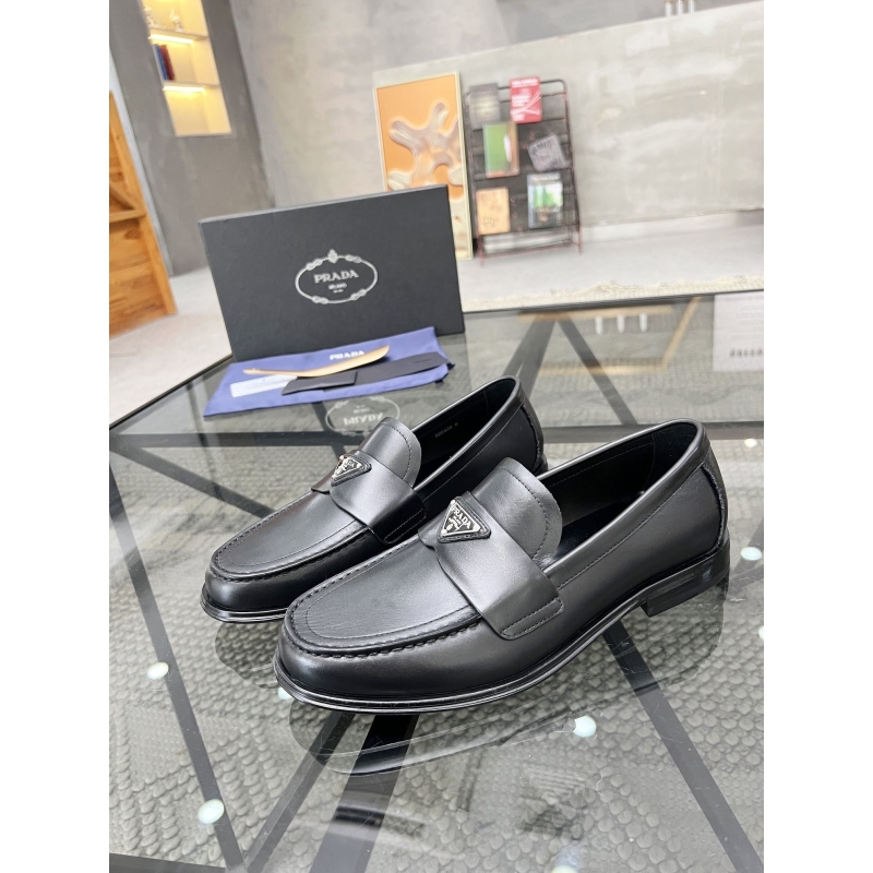 Pra*a leather shoes